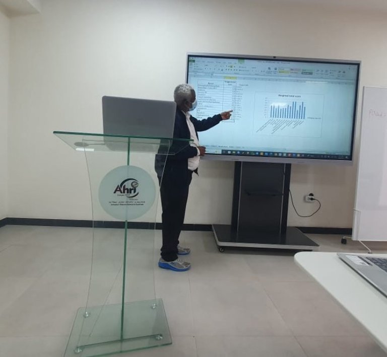 Workshop on prioritization of zoonotic diseases. Photo: AHRI