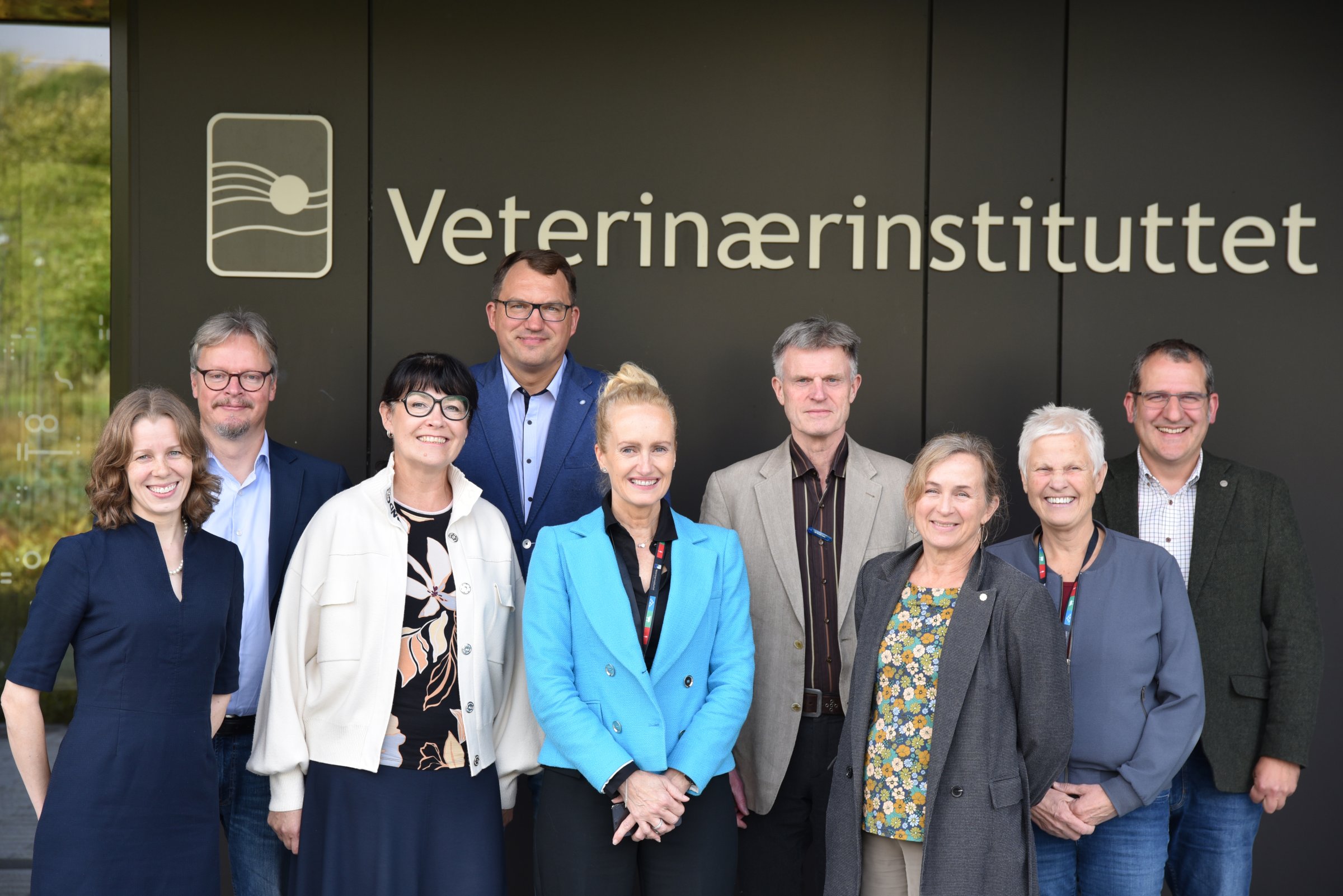 The Nordic and Baltic veterinary institute directors gathered in front of the entrance to the Norwegian Veterinary Institute's head office in Ås outside Oslo. Front from left: 1. Pikka Jokelainen, Denmark, 2. Heli Reinert, Estonia, 3. Torill Moseng, Norway, 4. Ann Lindberg, Sweden, 5. Jorun Jarp (professional director, Veterinary Institute) Back from left: 1. Janne Nieminen, Finland 2. Egedius Pumputis, Lithuania, 3. Sigurður Ingvarsson, Iceland 4. Aivars Berzins, Latvia. Photo: Mari M. Press, Veterinary Institute