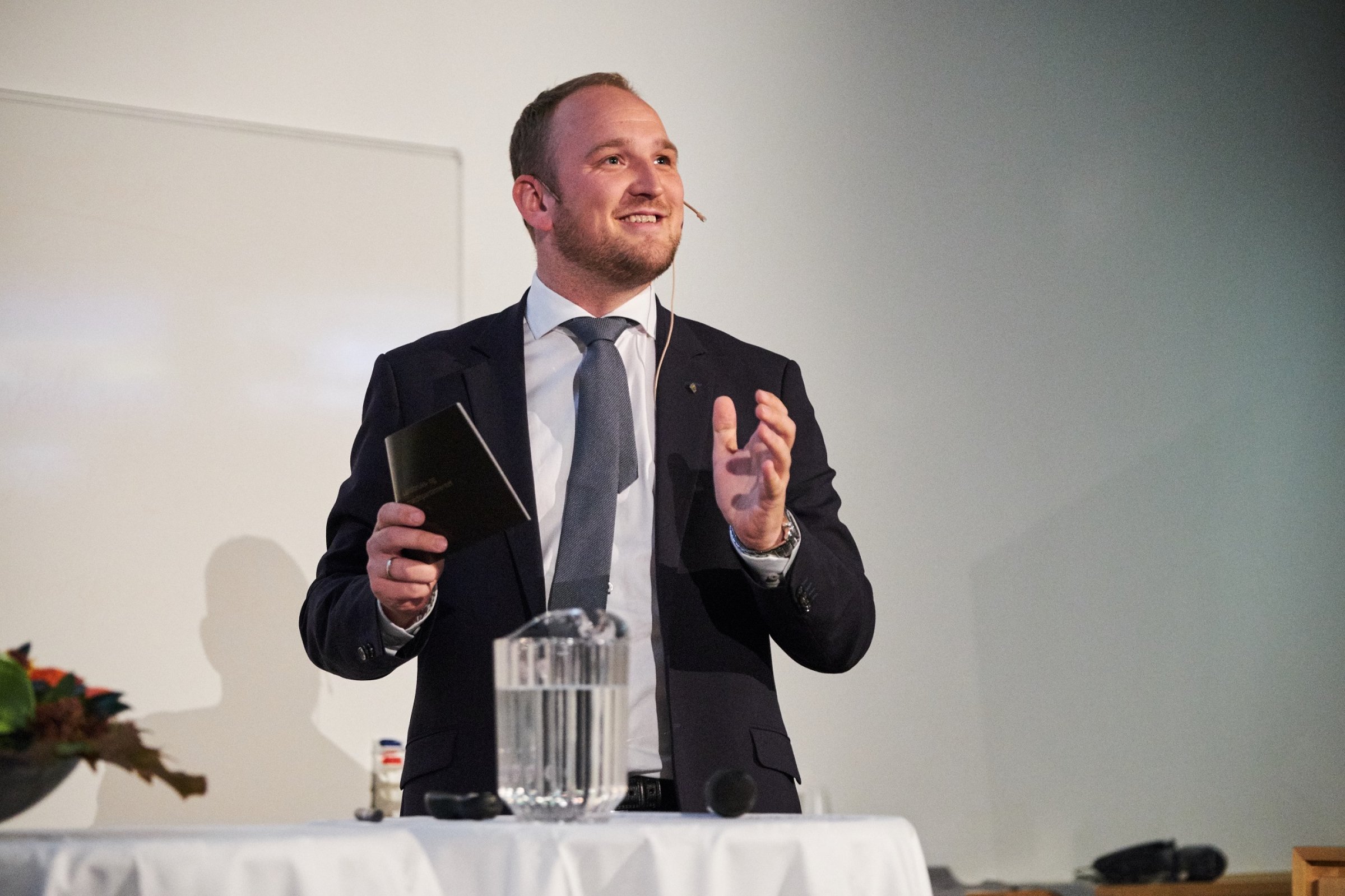 - Bidraga frå Veterinærinstituttet når utanfor Noregs grenser, sa statsråd Jon Georg Dale då han opna jubileumsseminaret.