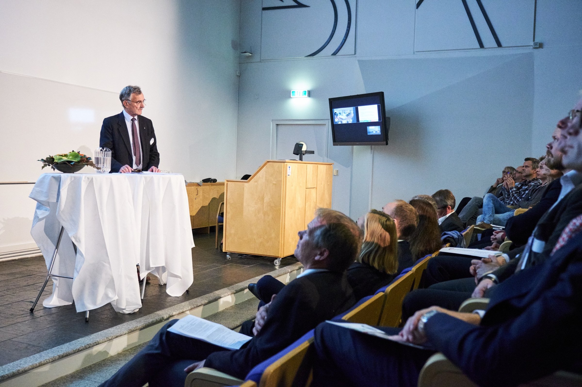 Roar Gudding slår fast at kunnskap er grunnmuren i norsk Veterinærmedisin. Han har også skrive boka