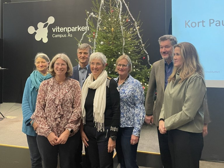 Jubileet blei markert med ei samling 19. november: Merethe Hofshagen (Veterinærinstituttet), Kjersti Barkbu Nilsen (Landbruks- og matdepartementet), Stig Atle Vange (Helse- og omsorgsdepartementet), Synnøve Vatn (Animaila), Anne Margrete Urdahl (Veterinærinstituttet), Gunnar Skov Simonsen (NORM) og Torild Kongsrud (Mattilsynet).