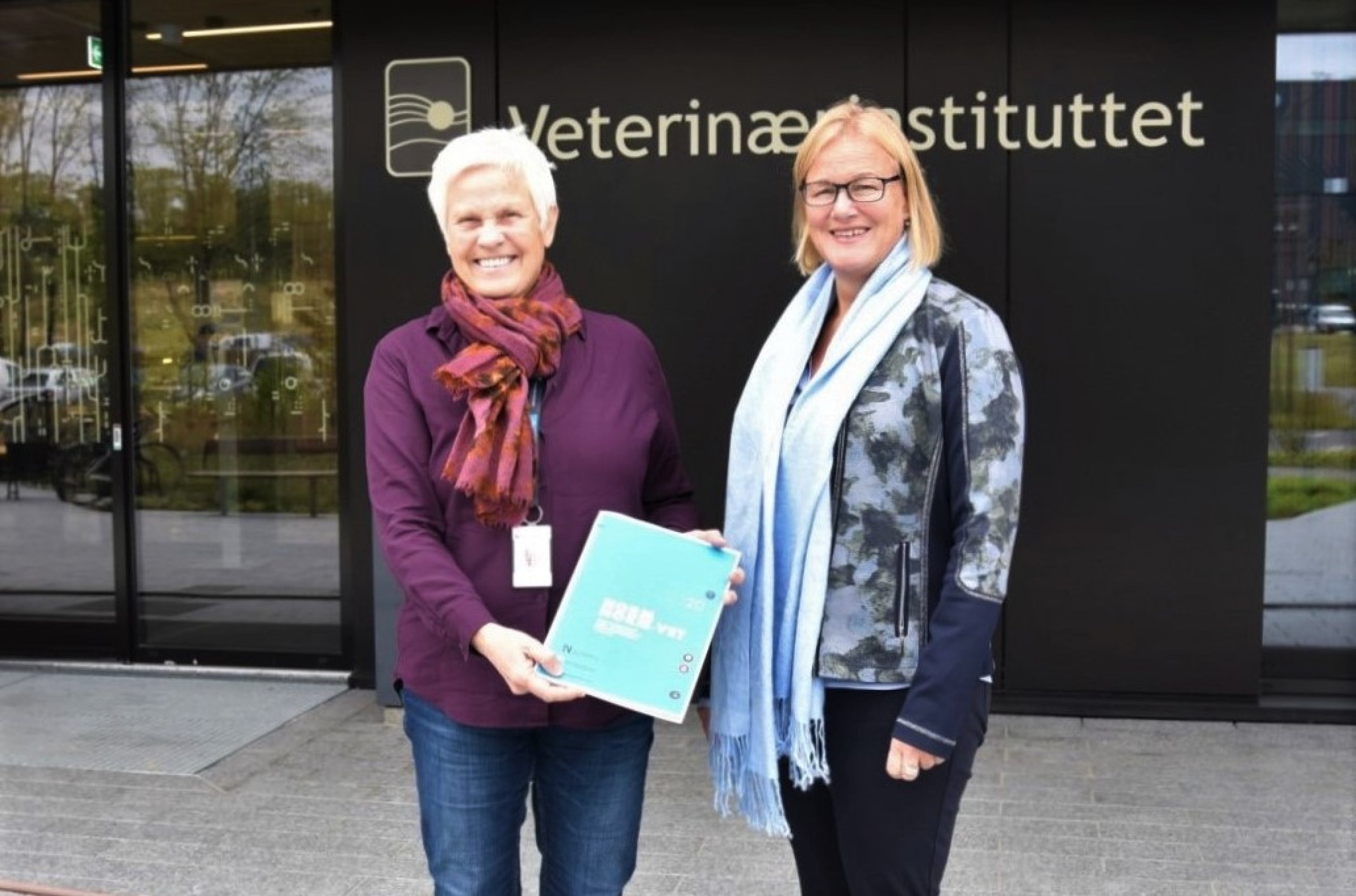 Adm. direktør Jorun Jarp og seniorforsker Anne Margrete Urdahl ved Veterinærinstituttet presenterte i dag konklusjonene fra NORM-VET-rapporten. Foto: Mari M. Press