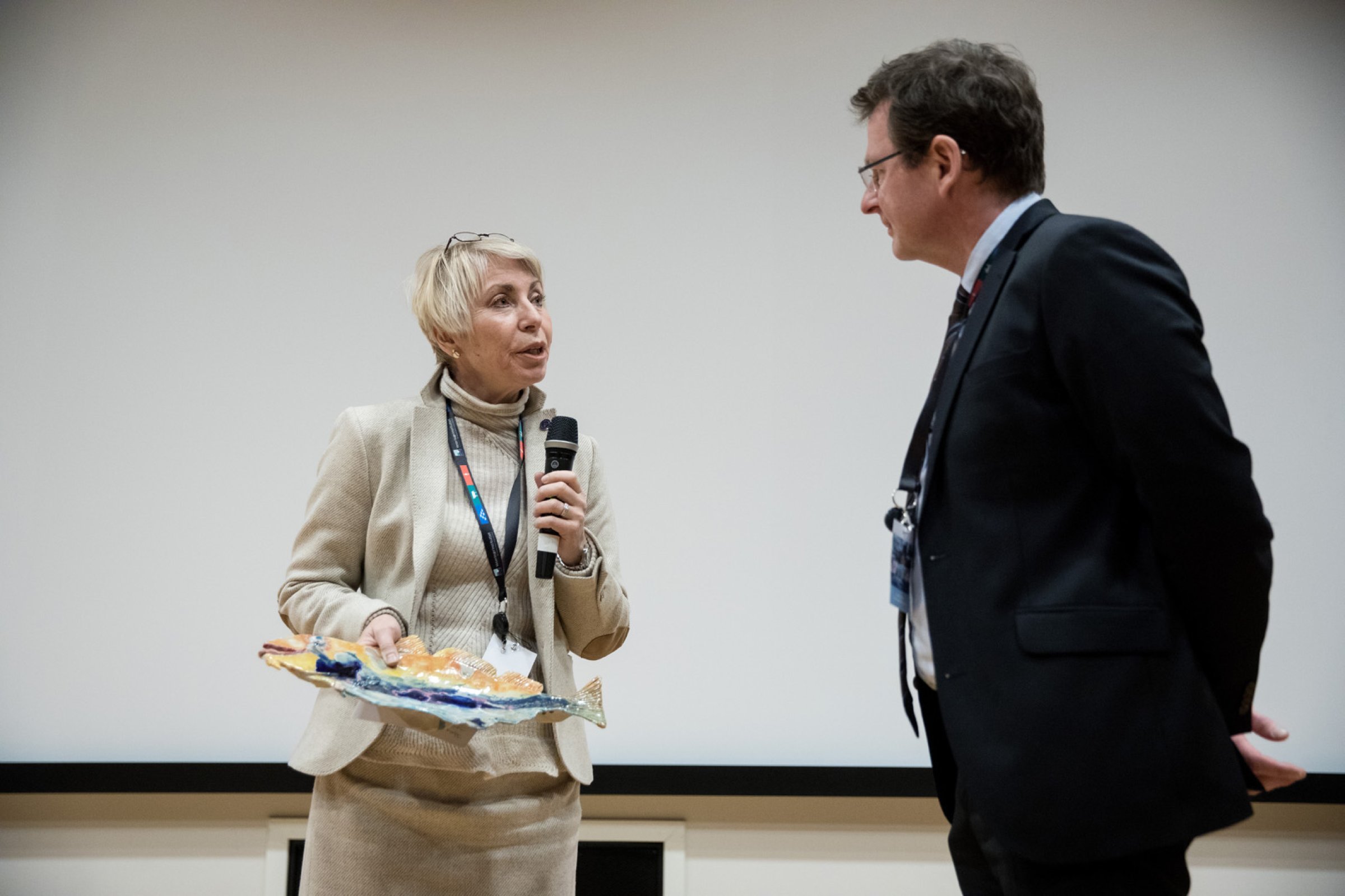 Gratulasjon fra direktør til direktør. Direktør ved Havforskningsinstituttet Sissel Rogne holdt gratulasjonstale til Veterinærinstituttet: