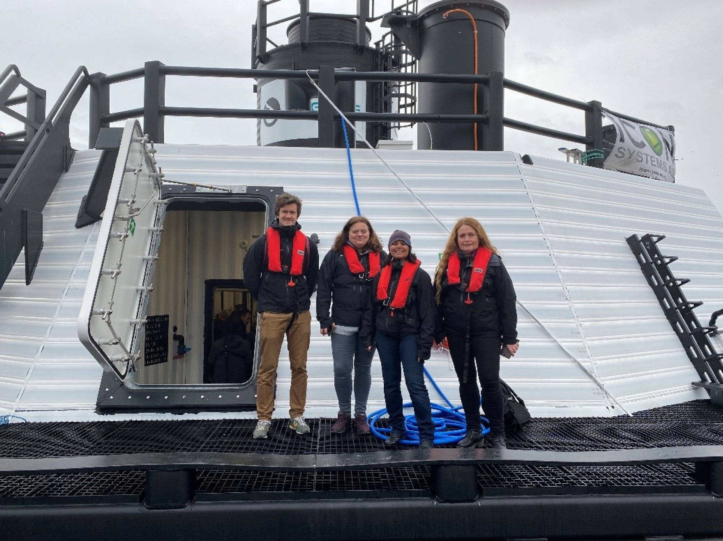Besøk på FishGlobe, et lukket anlegg i sjø for produksjon av postsmolt. Foto: Trude Vrålstad