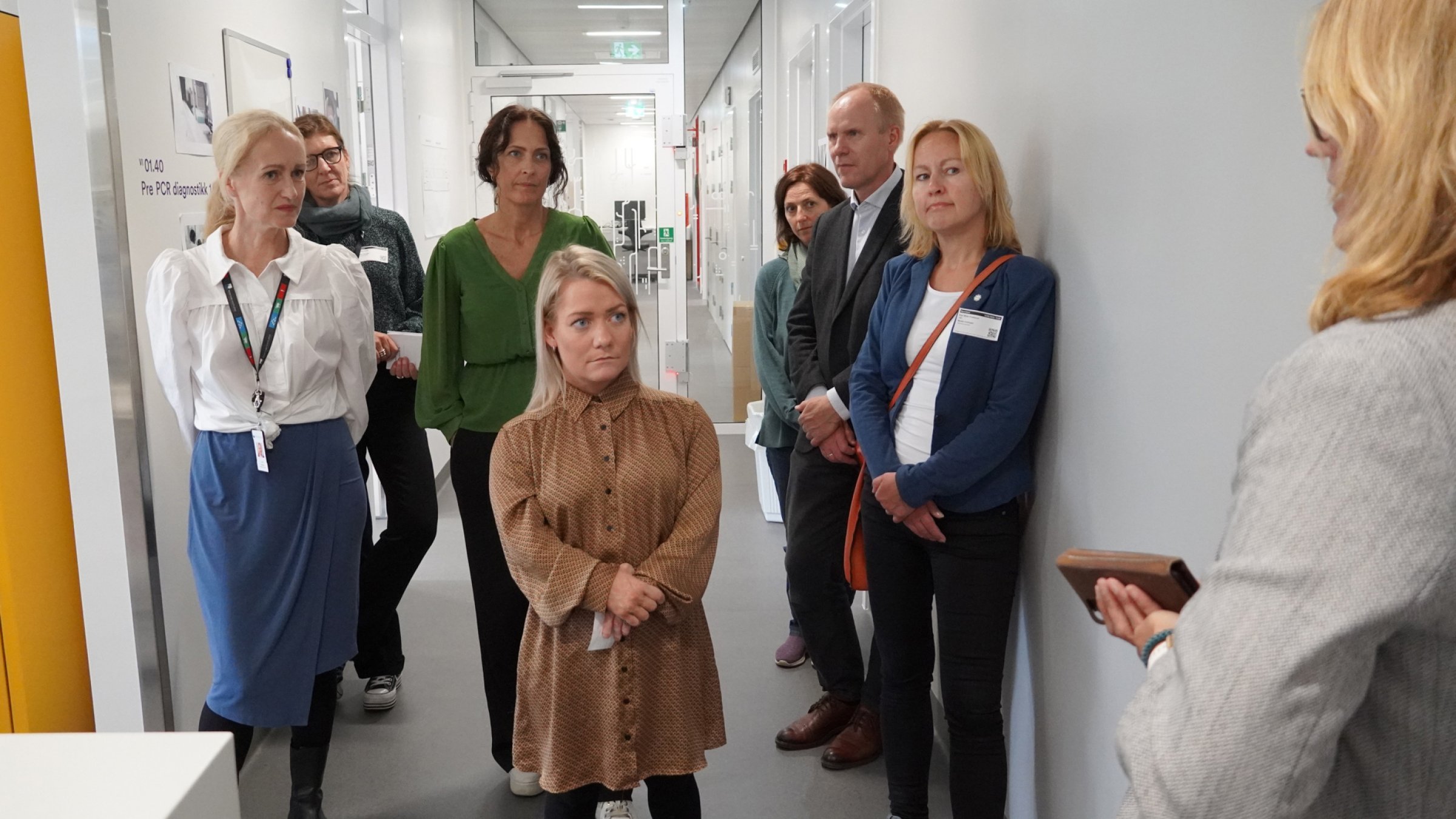 Landbruks- og matminister Sandra Borch besøkte Veterinærinstituttets nye lokaler på Ås onsdag 14. september. Foto: Bryndis Holm