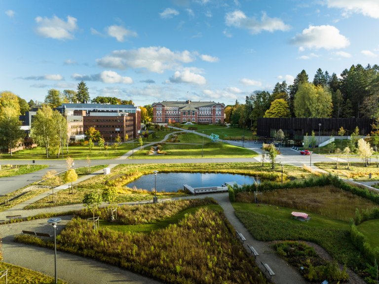 Dronefoto av campus