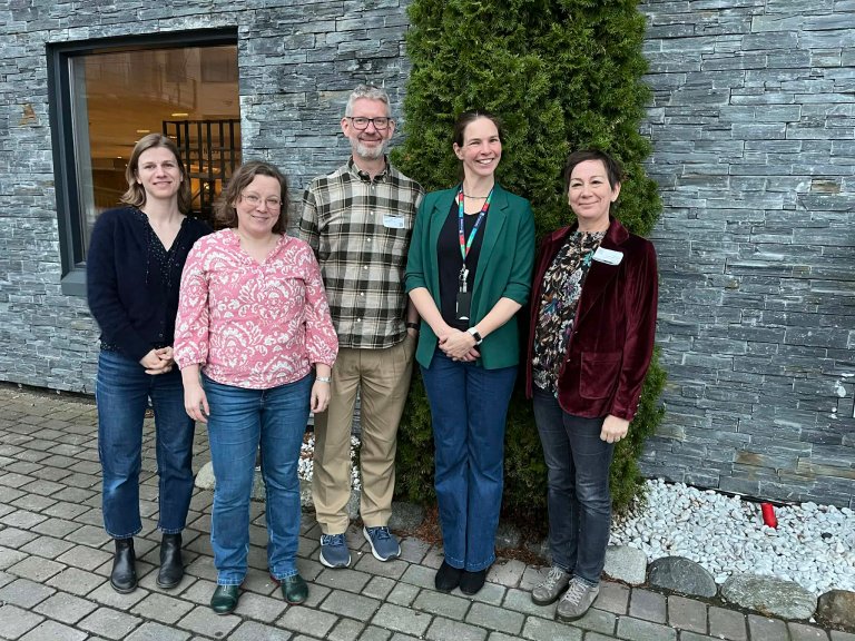 Styringsgruppen består av Marie Myklatun Korsness (NMBU), Leena Seppä-Lassila, Bieneke Bron (VI), Thomas Rasmussen, Erika Chenais (SVA),  Jonas Wensman&nbsp;(SLU) og Veslemøy Oma (NMBU). Foto: Annette Kampen, Veterinærinstituttet