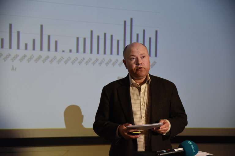 Torfinn Moldal, fiskehelseansvarlig ved Veterinærinstituttet, og redaktør for Fiskehelserapporten. Her presenterer han hovedfunnene i årets Fiskehelserapport. Foto: Asle Haukaas